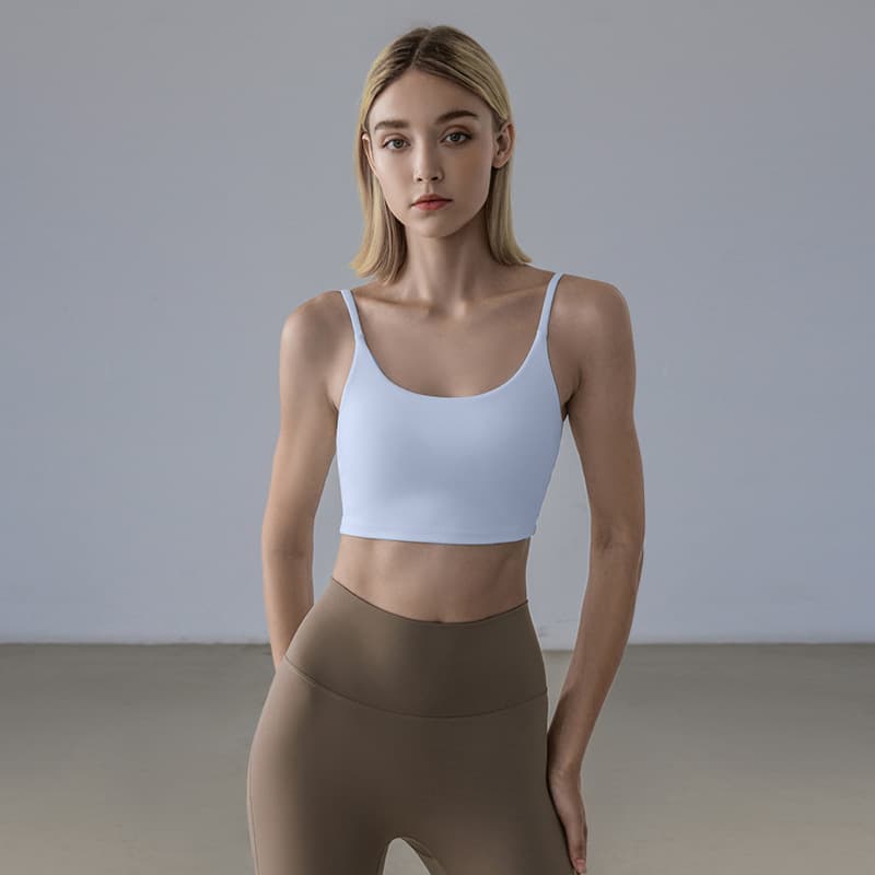 シンプルすっきりフィットタンクトップ
