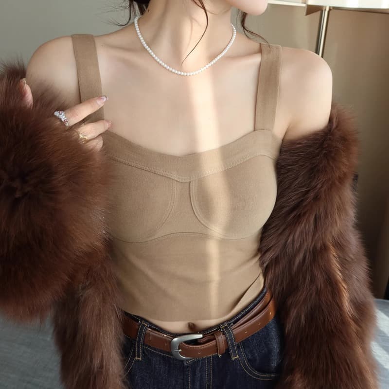 すっきりシルエット胸元美バストタンクトップ