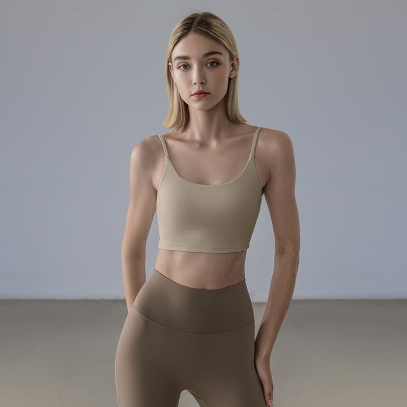 シンプルすっきりフィットタンクトップ