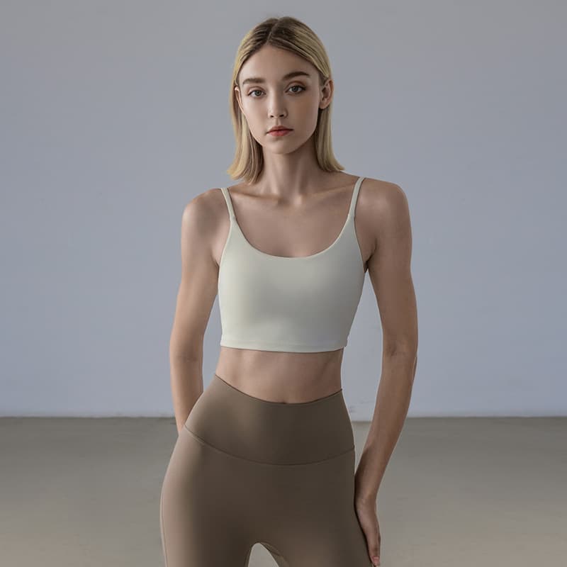 シンプルすっきりフィットタンクトップ